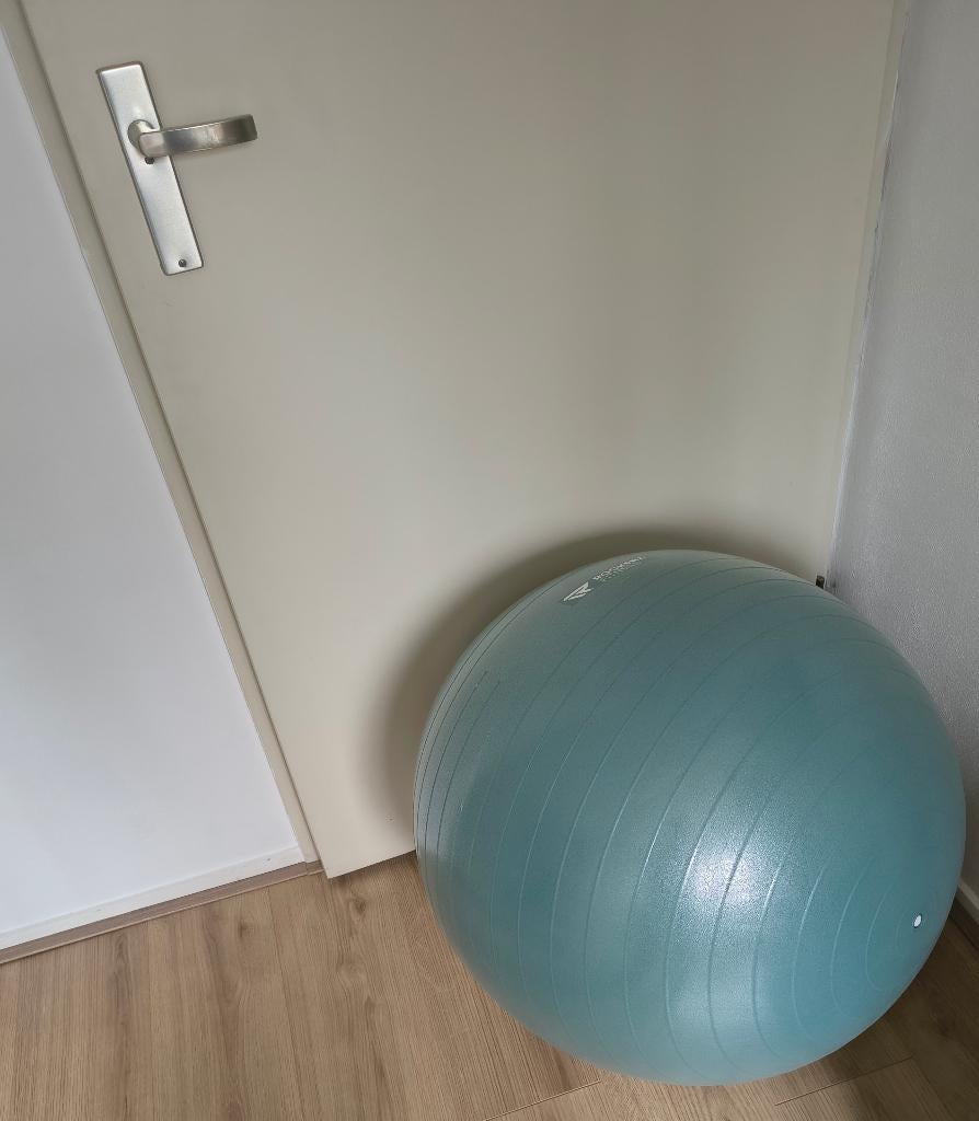 Yoga bal / fitnessbal, Sport en Fitness, Ophalen, Zo goed als nieuw, Yoga-accessoire