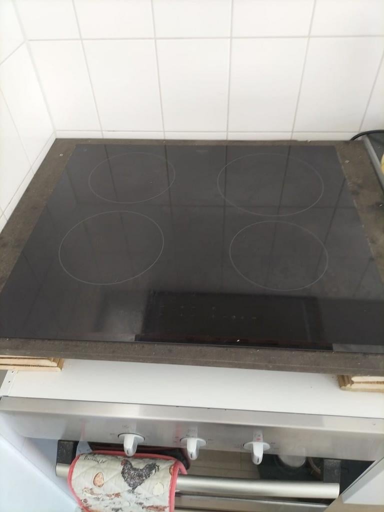 Inductie kookplaat en elektrische oven met nieuwe stekkers, Witgoed en Apparatuur, Ophalen, Gebruikt, Oven, 60 cm of meer