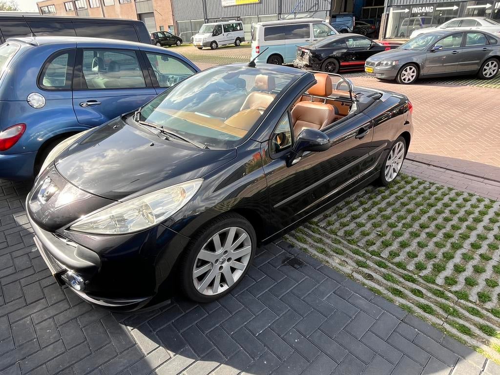 Peugeot 207 Cabrio AUT 2007 - Defecte versnellingsbak, Auto's, 4 cilinders, Cabriolet, 4 stoelen, Zwart