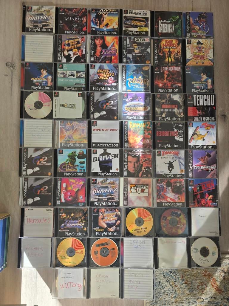 Omgebouwde PlayStation 1 met 2 controllers en games, Spelcomputers en Games, Ophalen of Verzenden, Met 2 controllers
