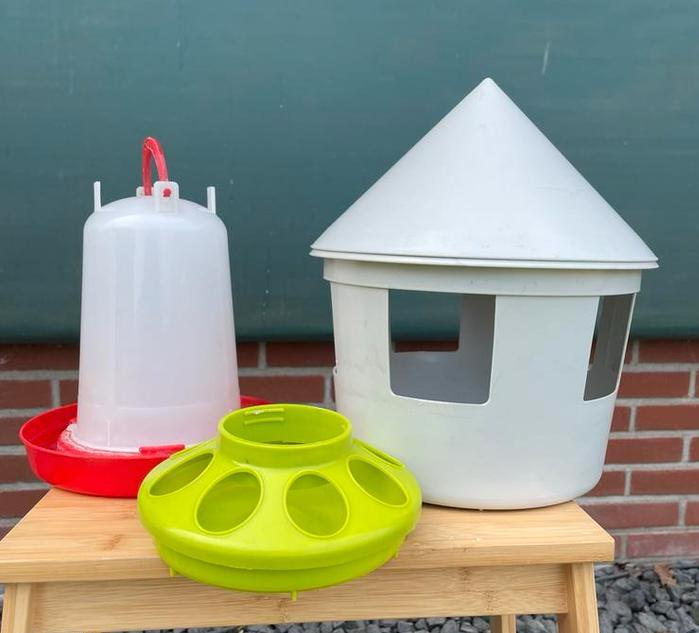 Drinkbak en voersilo pluimvee, Dieren en Toebehoren, Pluimvee | Toebehoren, Ophalen of Verzenden, Gebruikt, Drinken en Voederen