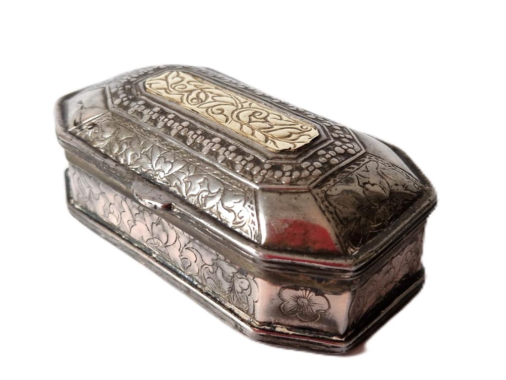 Antiek Indisch zilveren tabaksdoosje / sirihdoosje, Ophalen of Verzenden, Zilver