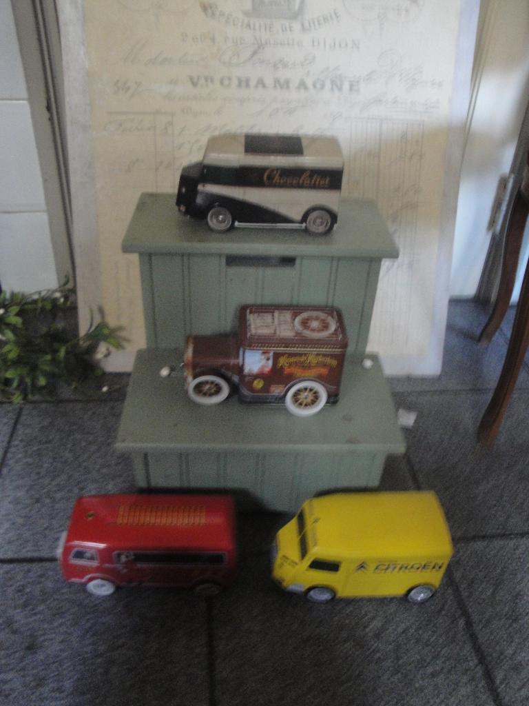 3 verschillende autos als koektrommel, Antiek en Kunst, Curiosa en Brocante, Ophalen of Verzenden