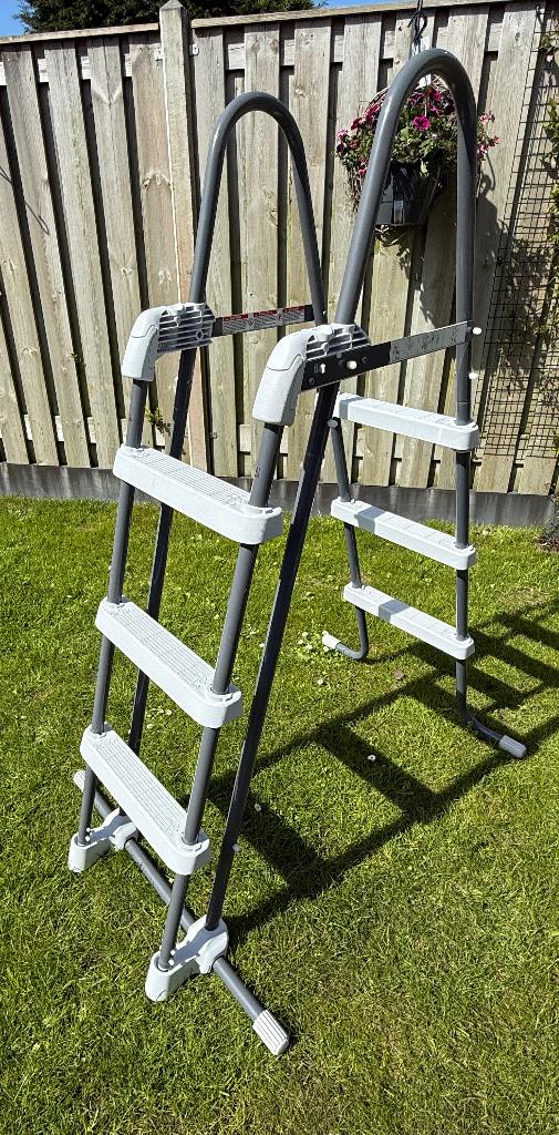 Intex zwembadtrap 91 - 107 cm, Tuin en Terras, Zwembad-toebehoren, Ophalen, Zo goed als nieuw
