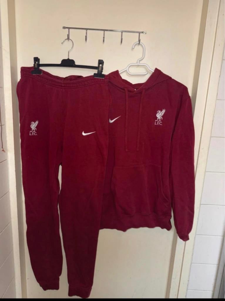 Liverpool FC trainingspak maat M, Ophalen of Verzenden, Zo goed als nieuw, Maat 38/40 (M), Rood