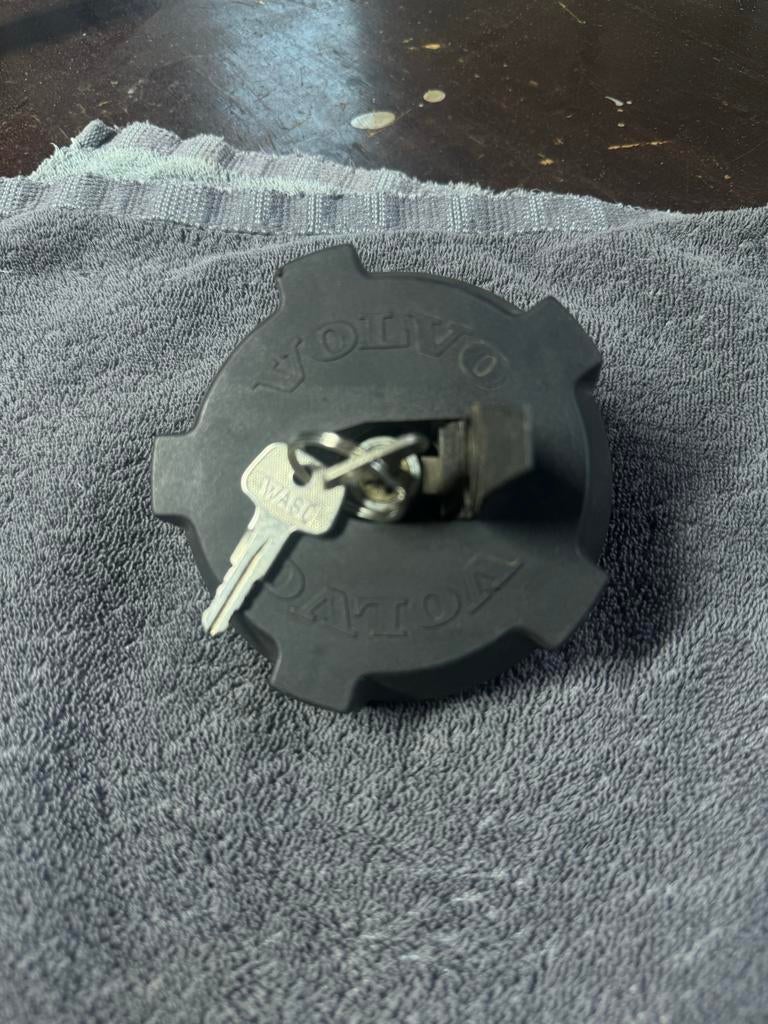 Volvo tankdop met sleutel, Auto-onderdelen, Ophalen of Verzenden, Gebruikt, Volvo