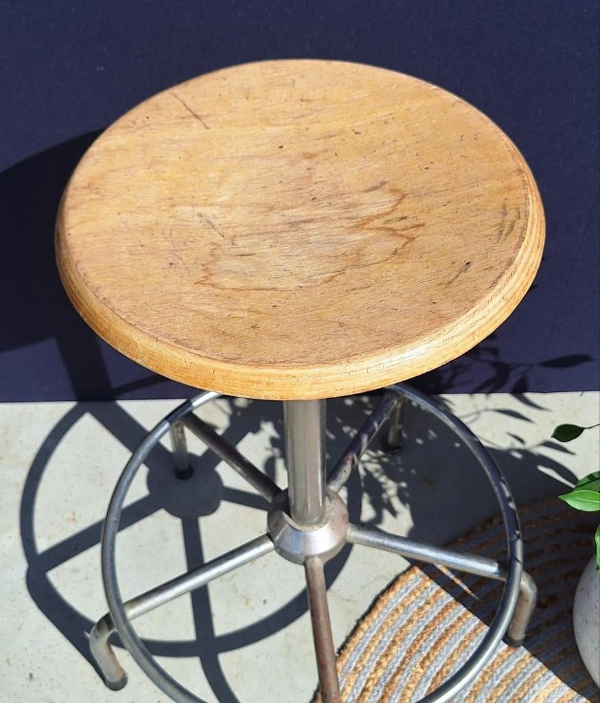 Vintage industriële atelier kruk, ronde kruk, beuken zitting, Gebruikt, Vintage, In hoogte verstelbaar, Ophalen of Verzenden