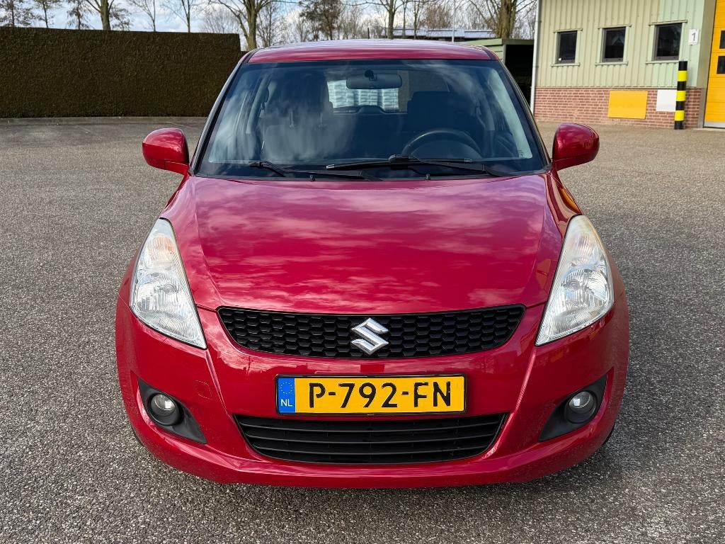 Suzuki Swift 1.2 3-D 2010 Rood, Voorwielaandrijving, Stof, 4 stoelen, Swift