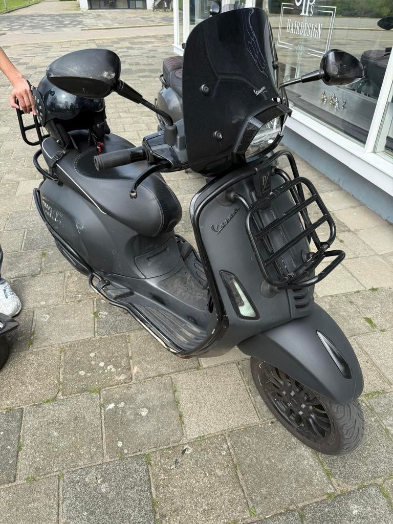 Vespa sprint 2018 80cc full option met mankementen opknapper, Fietsen en Brommers, Scooters | Vespa, Ophalen, Zo goed als nieuw
