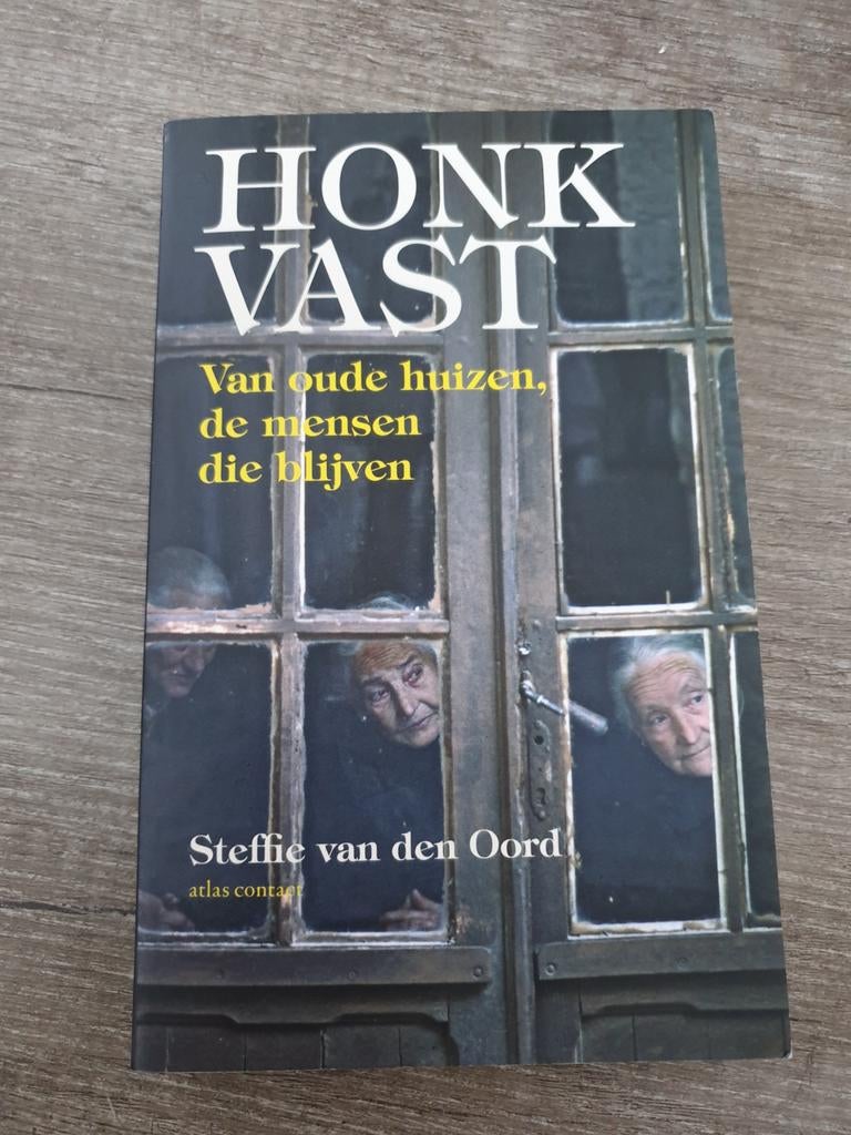 Honkvast: Van oude huizen, de mensen die blijven, Ophalen of Verzenden, Gelezen, Steffie van den Oord