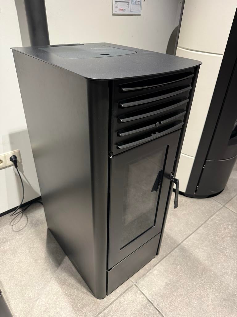 Montraux Pelletkachel Showmodel Vrijstaand, Ophalen, Overige brandstoffen, Montraux, Zo goed als nieuw