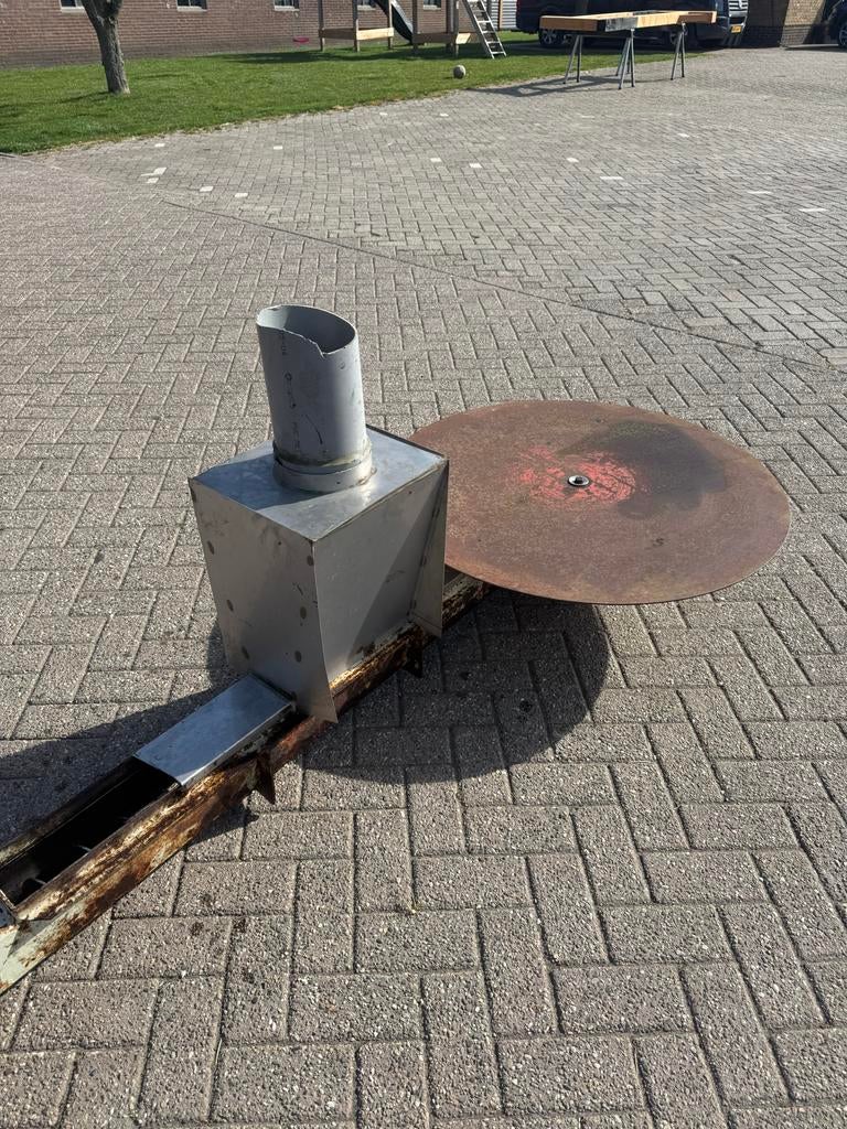 Vijzel voor pallets/snippers, Ophalen, Veehouderij, Voertechniek