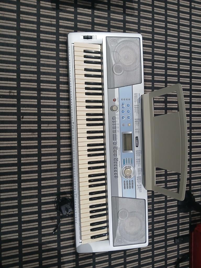 Yamaha PSR-E303 Keyboard -, Ophalen, 61 toetsen, Zo goed als nieuw, Midi-aansluiting