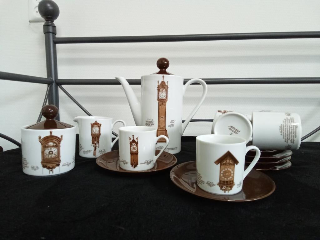Koffie/theeservies met klokken decoratie, Ophalen of Verzenden, Porselein, Overige stijlen, Overige typen