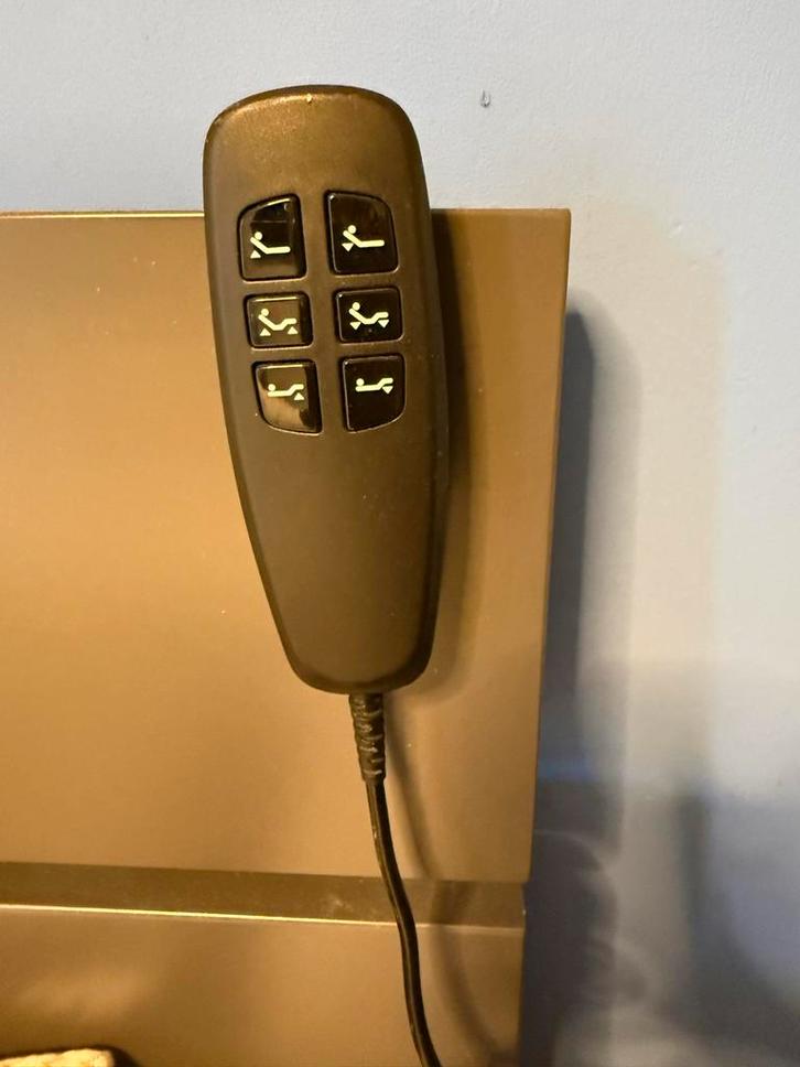 Comfortabel ledikant met verstelbare Emma matrassen, Huis en Inrichting, Slaapkamer | Bedden, Zo goed als nieuw, Tweepersoons