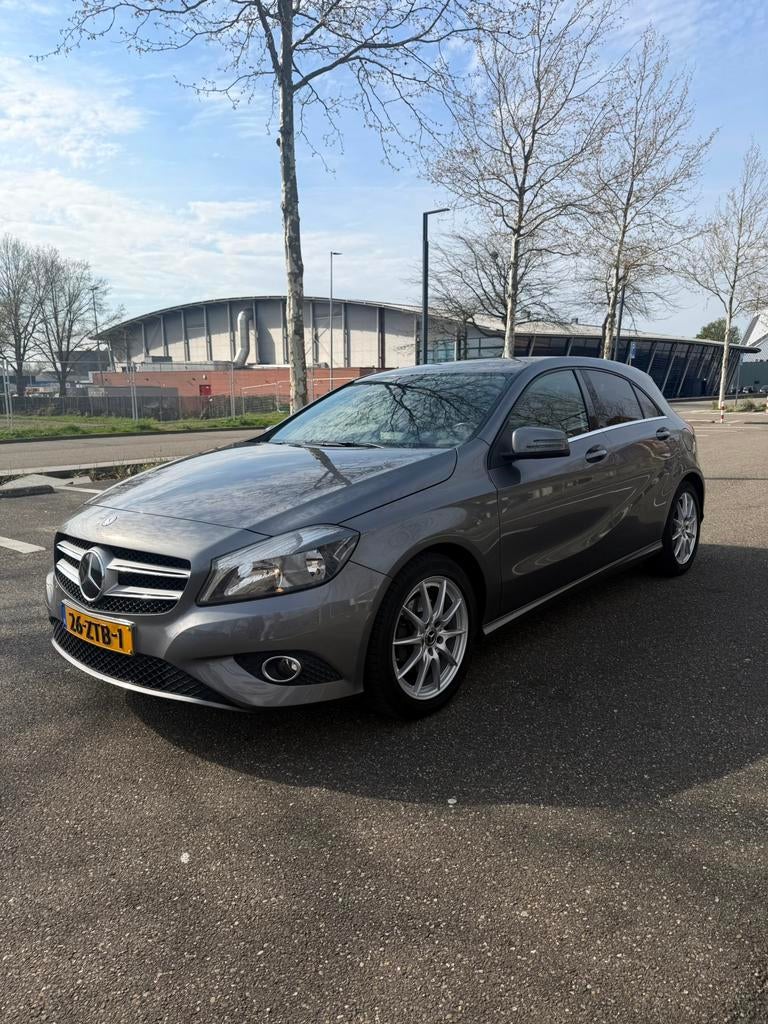 Mercedes-Benz A-Klasse A180 1.6 Blue Efficiency 2013 Grijs, Auto's, Voorwielaandrijving, Euro 5, Zwart, 4 cilinders