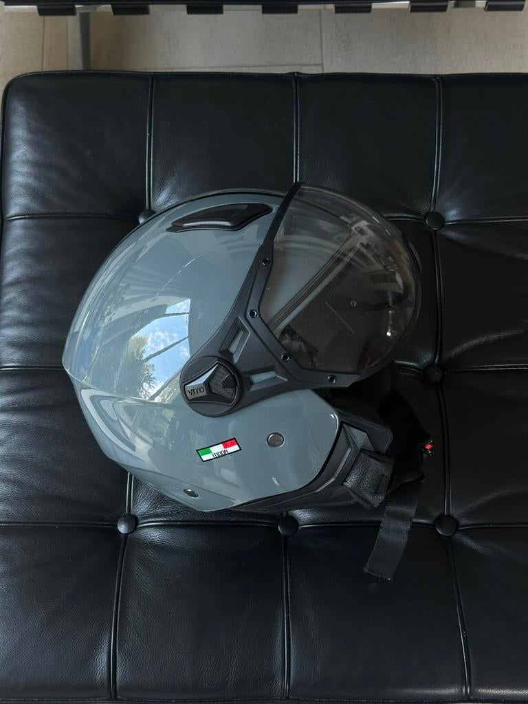 Jethelm Vito Moda nardo grey (scooter/brommer) helm), Fietsen en Brommers, Brommerhelmen, Ophalen, Zo goed als nieuw