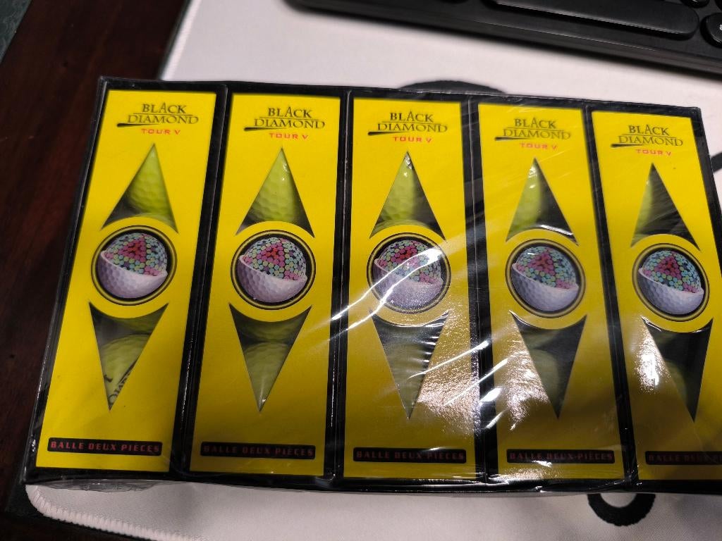 Golfballen Black Diamond Titanium 2 dozen, Sport en Fitness, Golf, Ophalen of Verzenden, Nieuw, Bal(len)