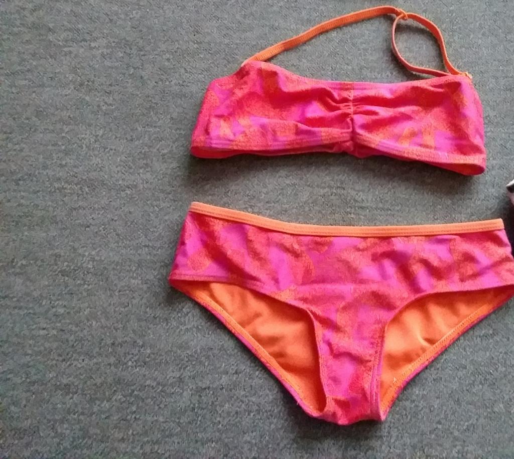 Bikini  (broekje 164  bovenstuk 176), Kinderen en Baby's, Kinderkleding | Kinder-zwemkleding, Bikiniset, Meisje, Ophalen of Verzenden