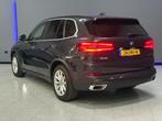 BMW X5 xDrive45e Executive HUD|Pano|Camera (bj 2022), Auto's, BMW, Automaat, Lichtsensor, Gebruikt, Vierwielaandrijving