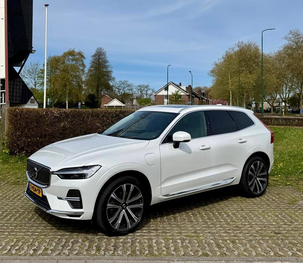 Volvo XC60 T8 AWD Plus Bright | Trekhaak | Volvo Garantie, Auto's, Automaat, Parkeerassistent, 4 cilinders, 1969 cc