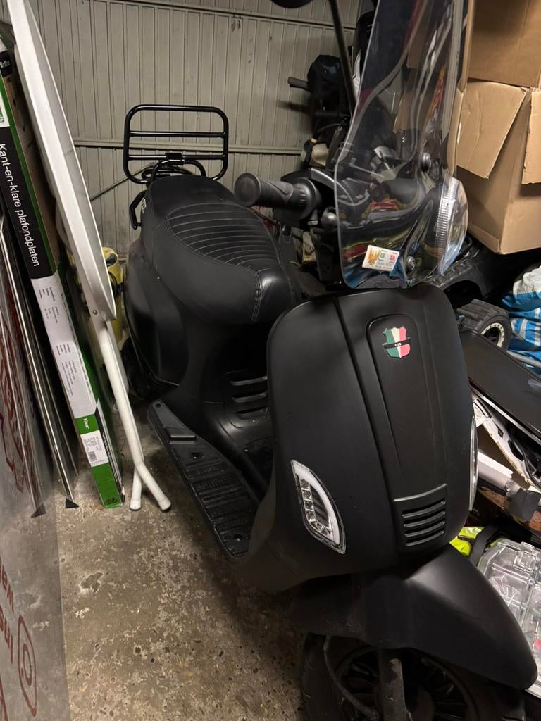 GTS Scooter, Fietsen en Brommers, Snorfietsen en Snorscooters, Ophalen of Verzenden, Zo goed als nieuw, Benzine, Overige merken