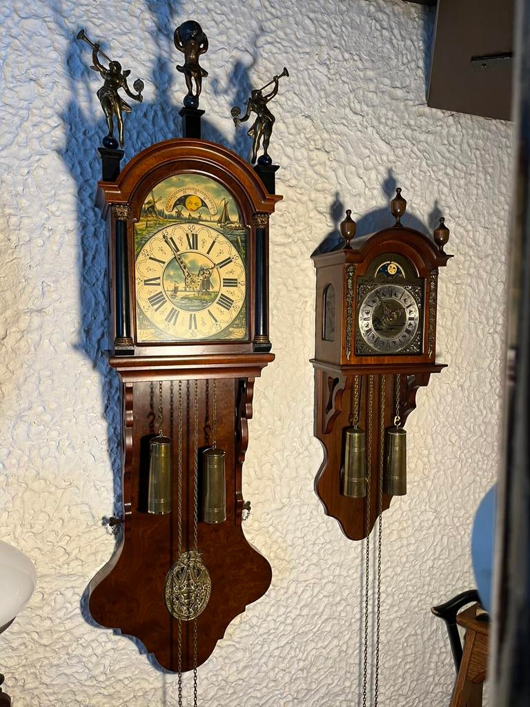 Friese Staart Klok met twee gewichten en wortelnoten kast., Antiek en Kunst, Antiek | Klokken, Ophalen