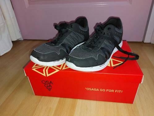 Sportschoen mt. 40, Ophalen of Verzenden, Zo goed als nieuw, Osaga, Sportschoenen