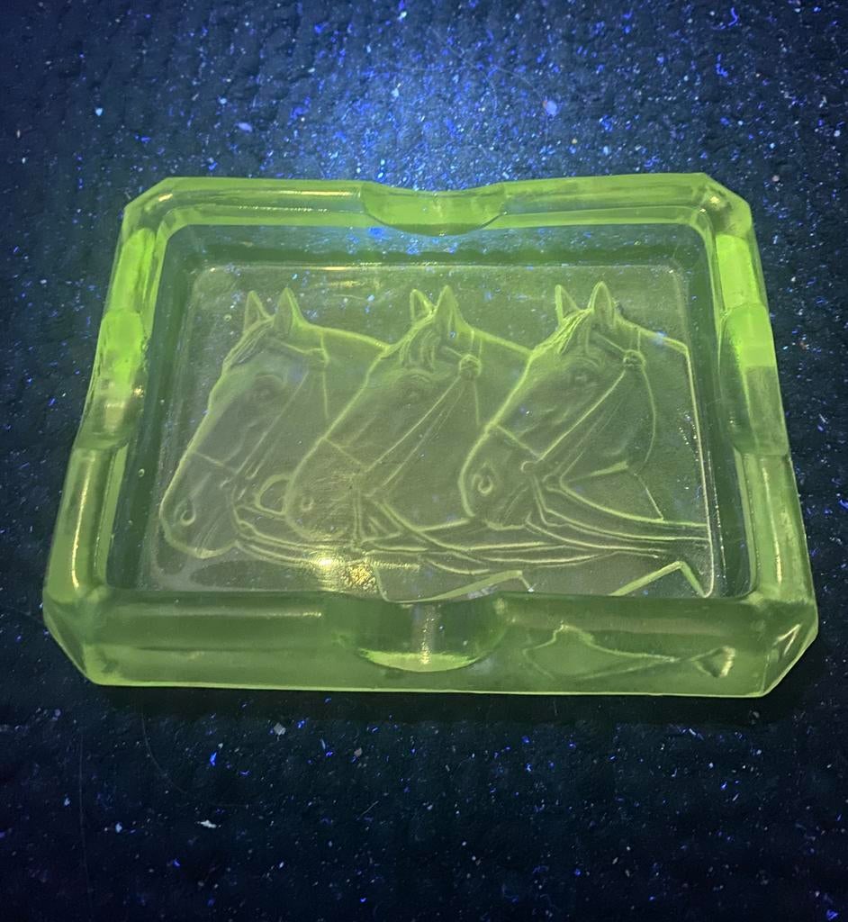Vintage Asbak Paardendesign - UV-reactief, Antiek en Kunst, Antiek | Glas en Kristal, Ophalen of Verzenden
