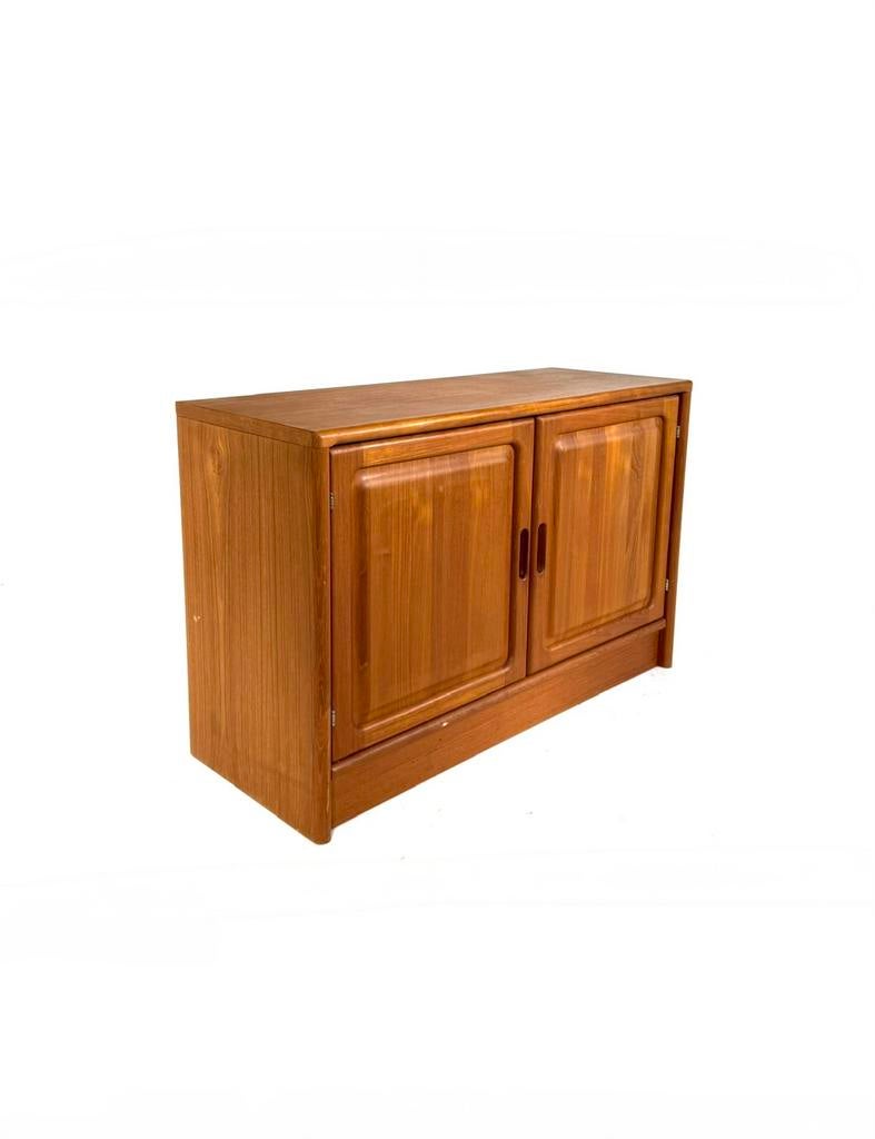 Vintage teakhouten TV-kast, Dyrlund ‘80, Huis en Inrichting, Met deur(en), Vintage retro buisframe design rotan webbing papercord deens