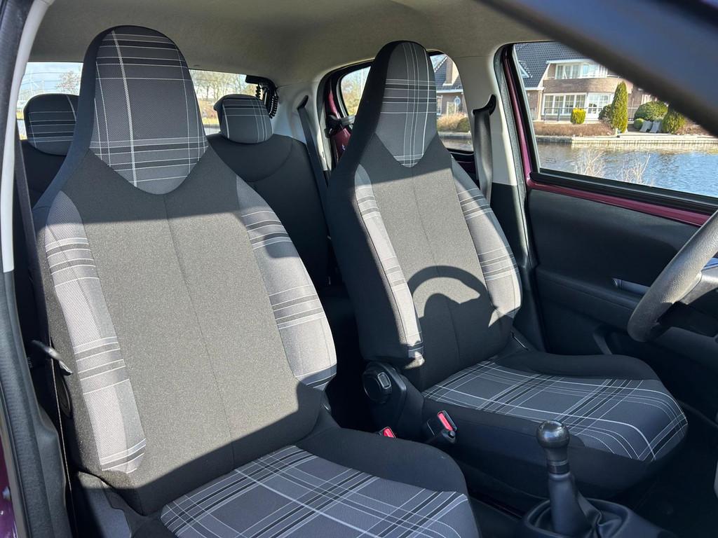 Peugeot 108 1.0 e-VTi Blue Lion Airco / 5-Deurs / Stuurbedie, Voorwielaandrijving, Stof, Overige kleuren, 4 stoelen