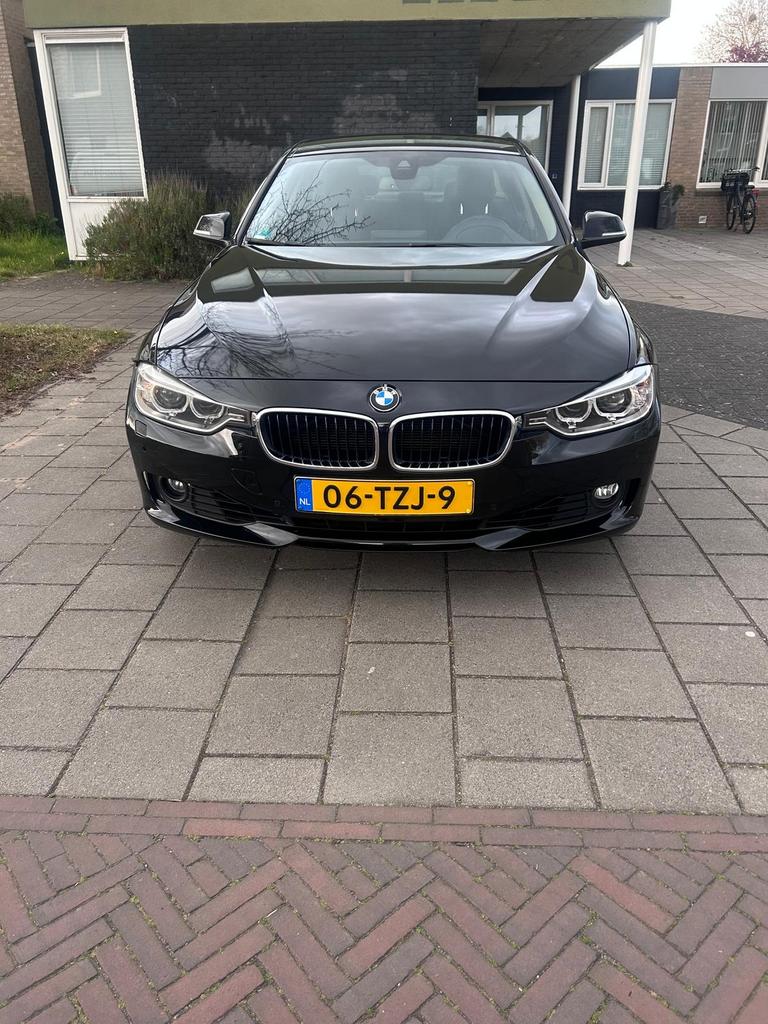 BMW 3-Serie  320 135KW Aut8 (f30) 2012 Zwart, Zwart, 4 cilinders, Zwart, Origineel Nederlands