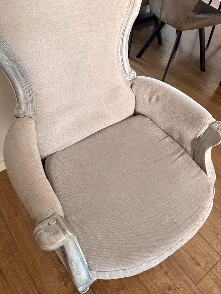 Mooie lichtgrijze oorfauteuil, Huis en Inrichting, Fauteuils, Zo goed als nieuw, Stof, 75 tot 100 cm, Ophalen