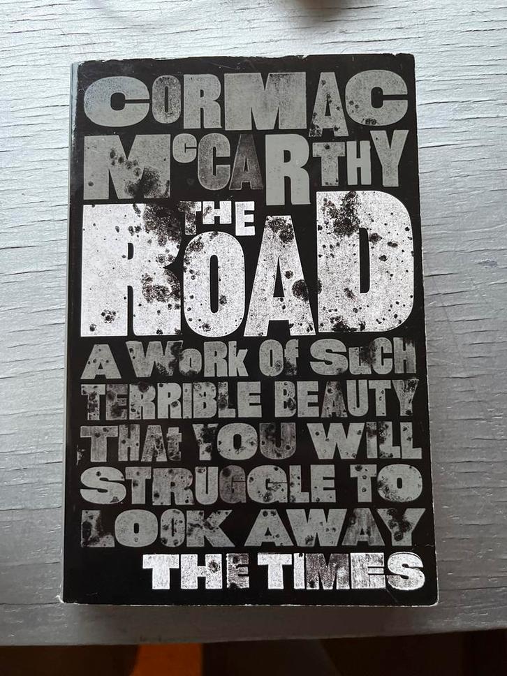 Cormac McCarthy - The Road - Post-apocalyptische roman, Boeken, Romans, Zo goed als nieuw, Amerika, Ophalen of Verzenden