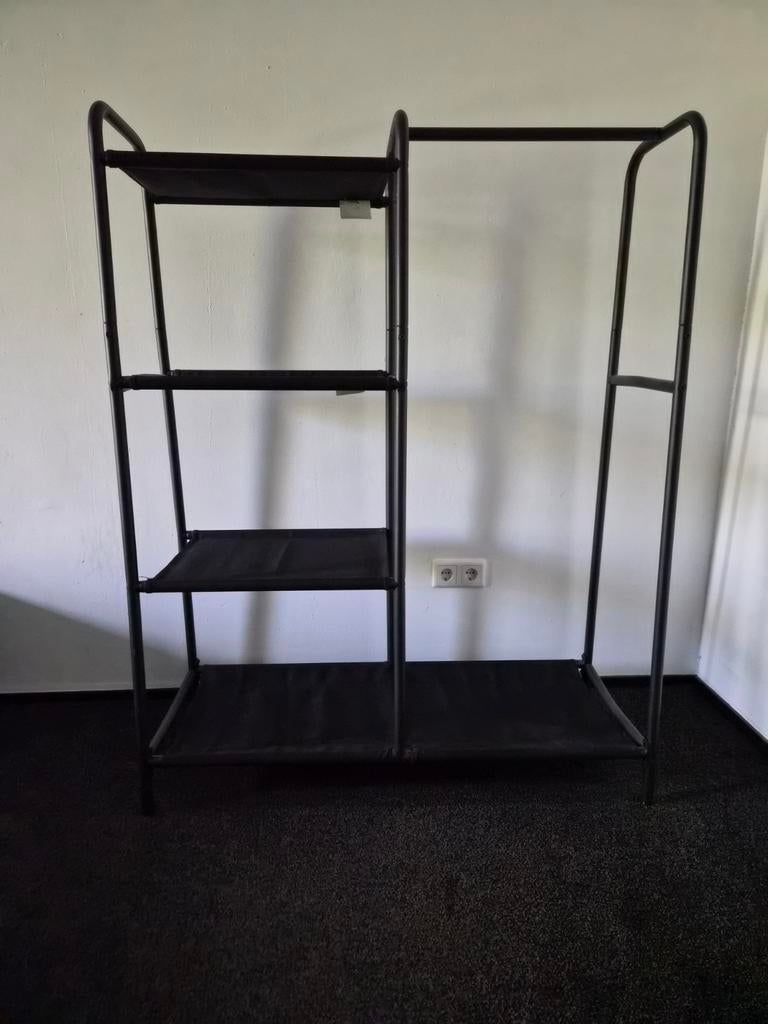 Open kledingkast, Ophalen