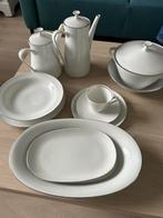 Wit servies met zilveren rand - Compleet, Ophalen, Zo goed als nieuw, Effen, Porselein