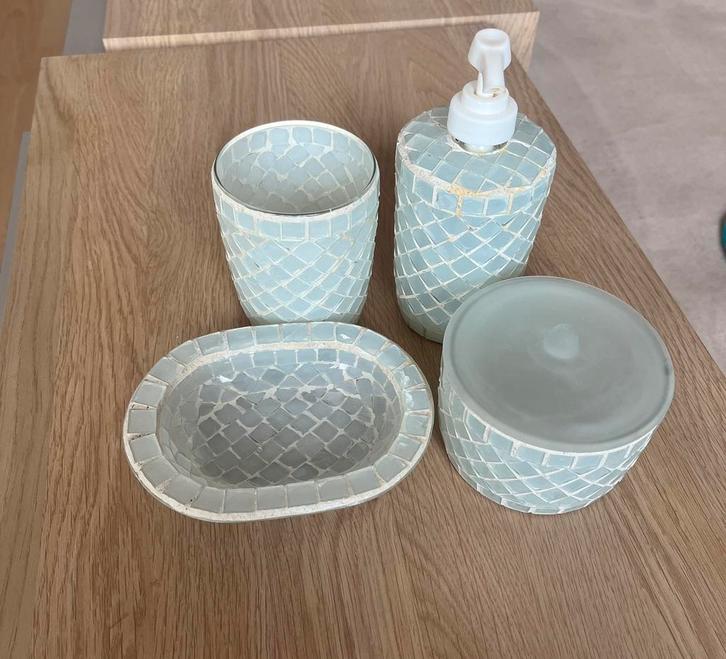 Badkamer accessoires set. Lichtblauw. Mozaïek, Huis en Inrichting, Badkamer | Badtextiel en Accessoires, Zo goed als nieuw, Blauw