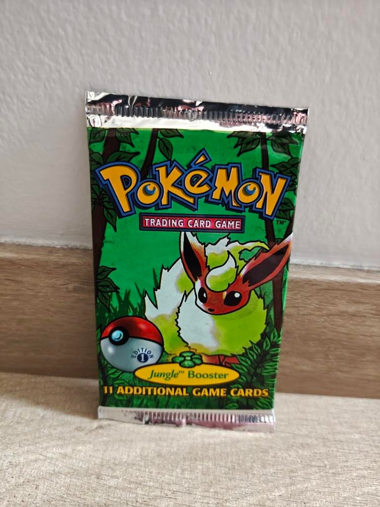 Pokémon jungle booster 1st edition WOTC, Ophalen of Verzenden, Zo goed als nieuw, Booster