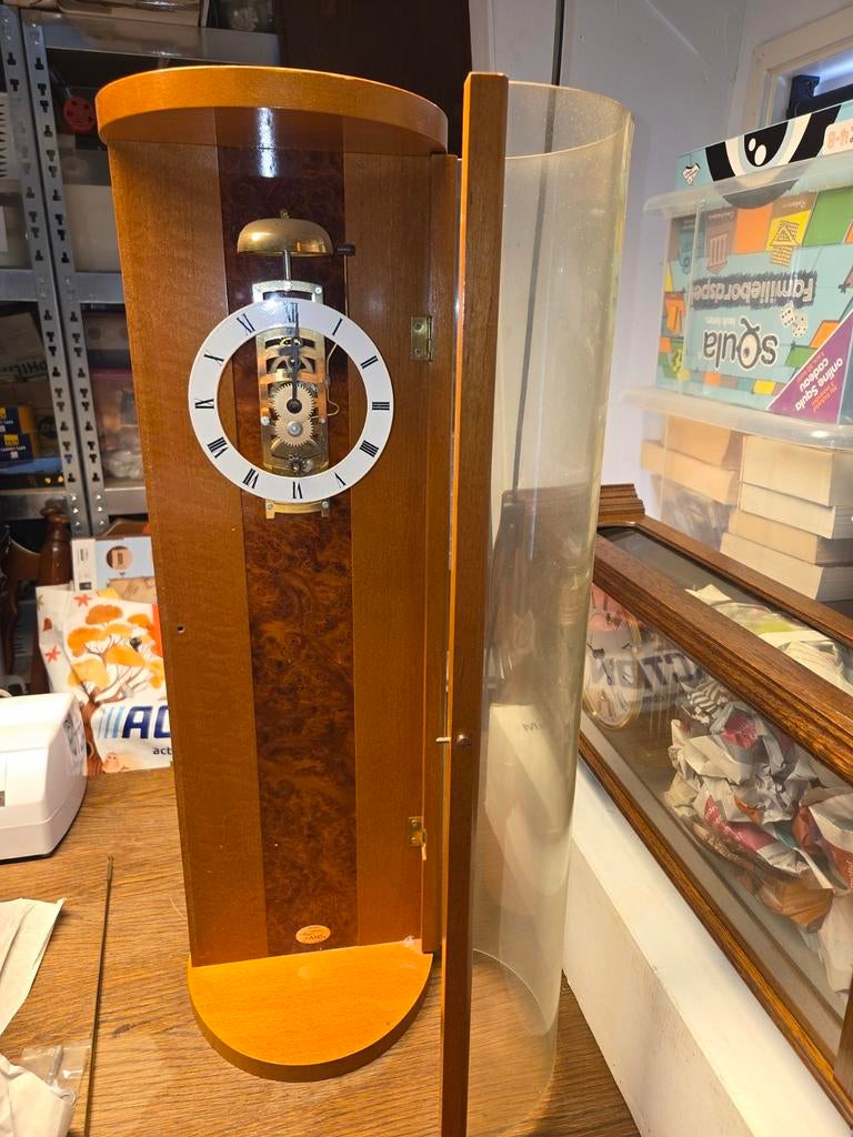 AMS hangende wandklok met slinger en opwindsleutel, Ophalen