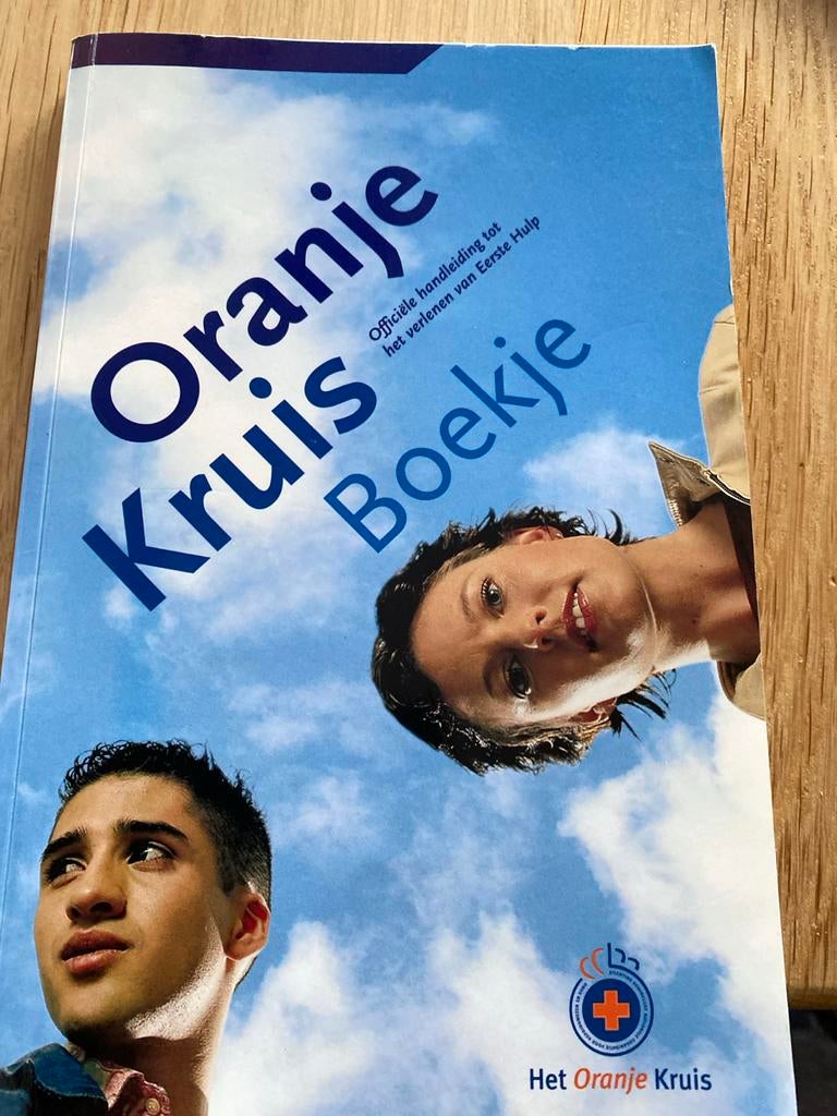 Oranje Kruis Boekje Eerste Hulp, Boeken, Ophalen of Verzenden, Zo goed als nieuw
