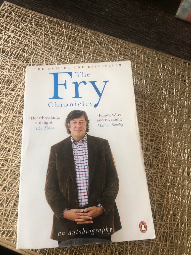 The Fry Chronicles - Stephen Fry autobiografie, Ophalen of Verzenden, Gelezen, Film, Tv en Media