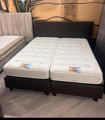 Boxspring met matras 180x210 - Zo goed als nieuw beschikbaar voor biedingen
