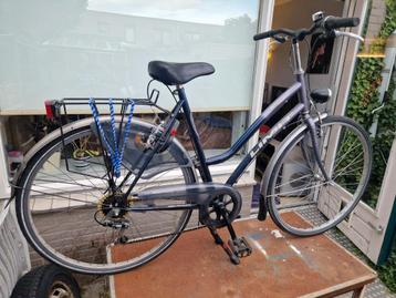 Degelijke Limit damesfiets 6 versnellingen.  beschikbaar voor biedingen