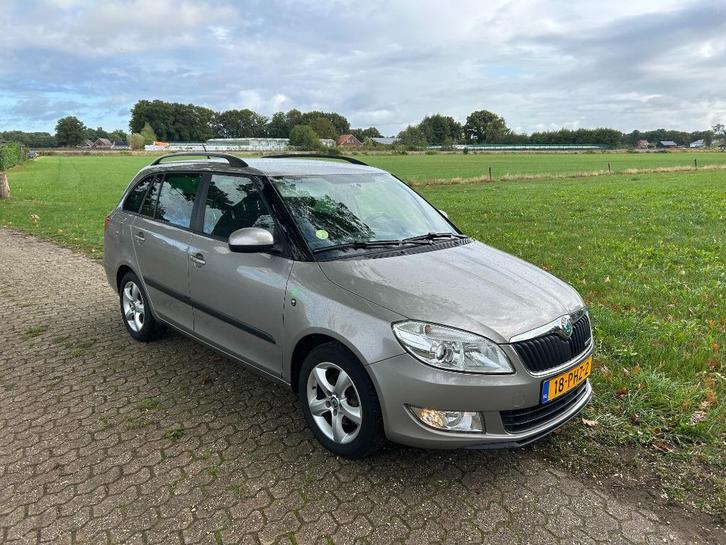 Skoda Fabia 1.2 TDI 55KW Combi 2011 Beige, Auto's, Skoda, Particulier, Fabia, Diesel, A, Stationwagon, Handgeschakeld, Origineel Nederlands