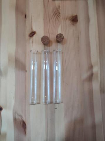 Glazen buisjes met kurk beschikbaar voor biedingen