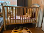 Cute wooden baby cot with incl. mattress, Kinderen en Baby's, Babywiegjes en Ledikanten, Ophalen, Zo goed als nieuw, Ledikant