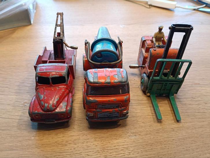 3 oude Dinky Toys, opruiming, Hobby en Vrije tijd, Modelauto's | 1:43, Gebruikt, Bus of Vrachtwagen, Dinky Toys, Ophalen of Verzenden