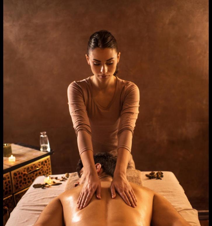 HEERLIJKE MASSAGE VANAF €20,- IN AMSTERDAM.GEEN EROTIEK., Sport en Fitness, Massageproducten, Nieuw, Massagetafel, Ophalen of Verzenden