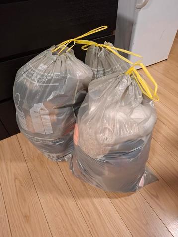 Zakken vol kleding dames/heren S-XL beschikbaar voor biedingen