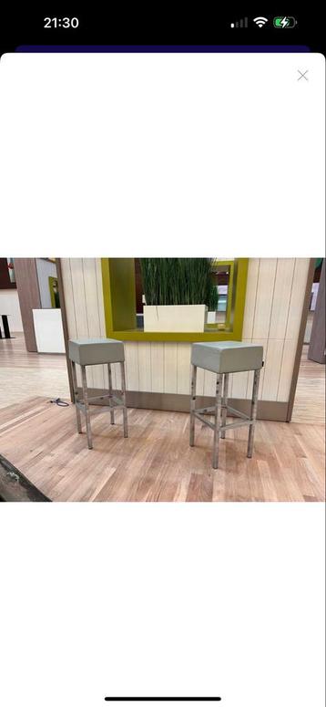 Set van 2 Bar Krukken - Modern Design beschikbaar voor biedingen